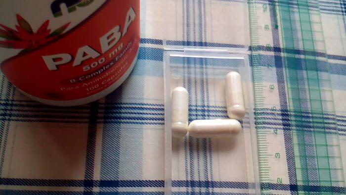アイハーブで買ったNow Foods, PABA、500 mg、100カプセルの大きさ