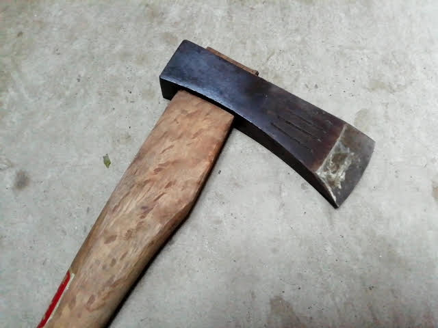 薪割り斧