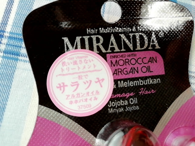 セリアのミランダのヘアオイル ピンク色サラツヤ