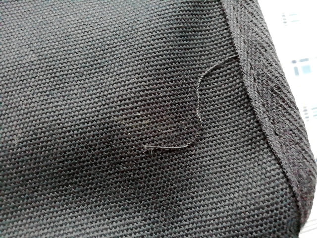 ニトリのマルチポケット トートバッグ S ネイビーの縫製の糸