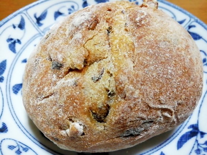 タカキベーカリーの石窯パン　レーズン＆くるみロール