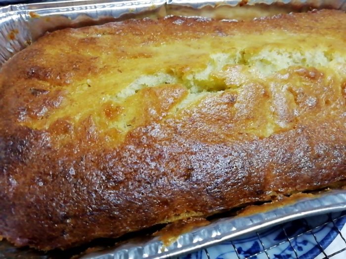 100均ダイソーのアルミパウンドケーキ型で焼いたバナナパウンドケーキ