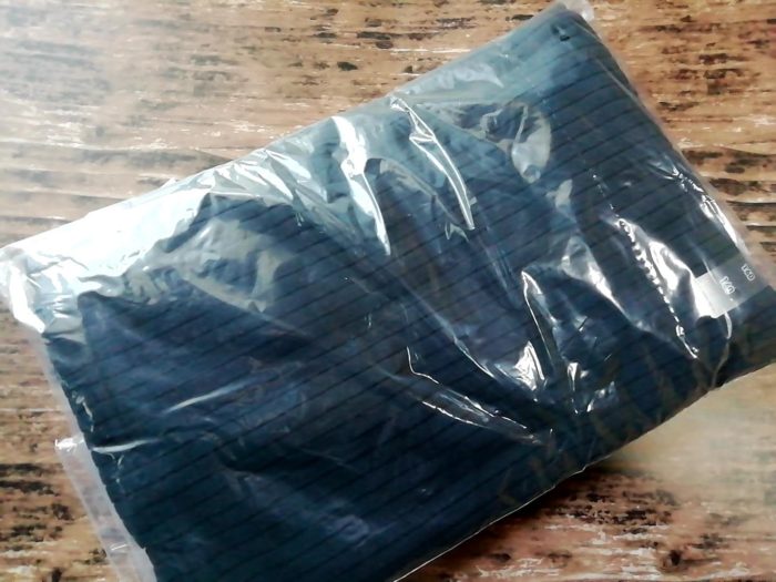 ユニクロのKIDSのフリースハイネックTシャツ160サイズ黒