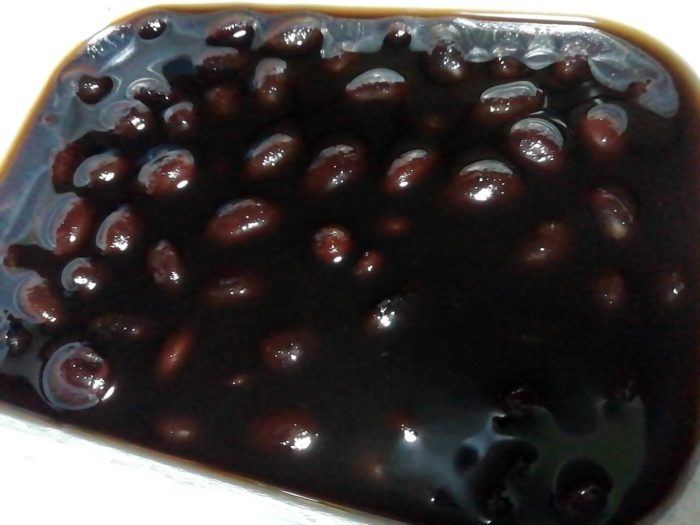 こわけやの北海道産黒豆黒光900g1000円で煮豆を作る